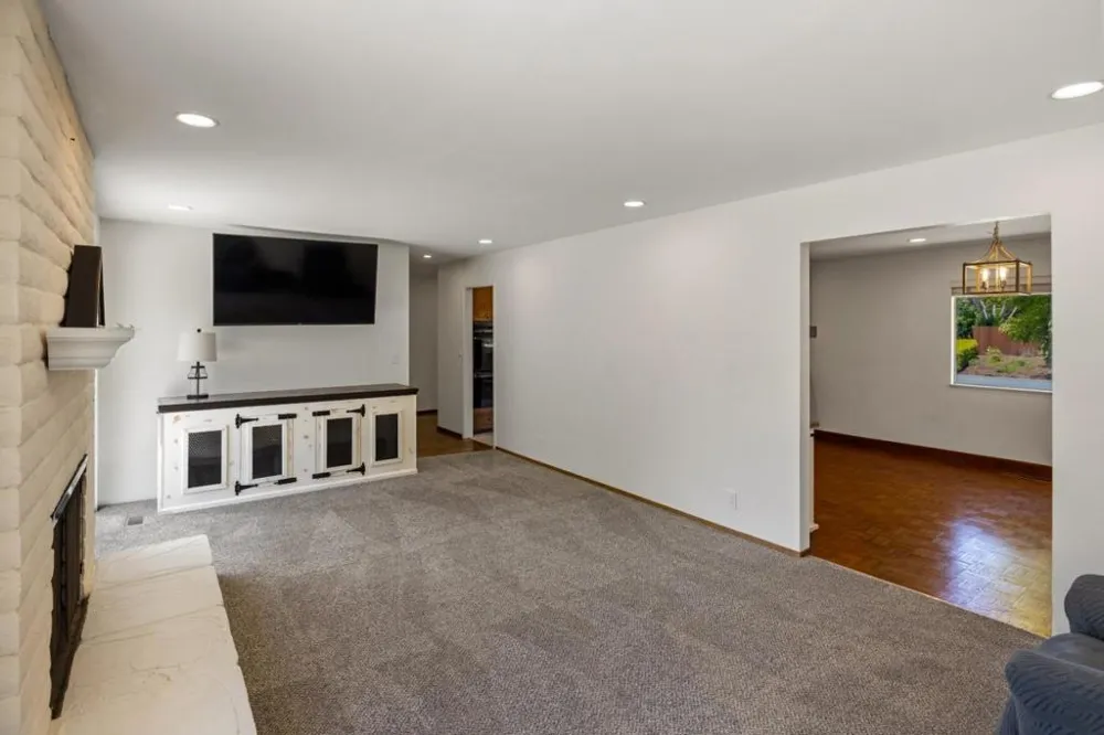 20091 Portola Drive Salinas, CA 93908