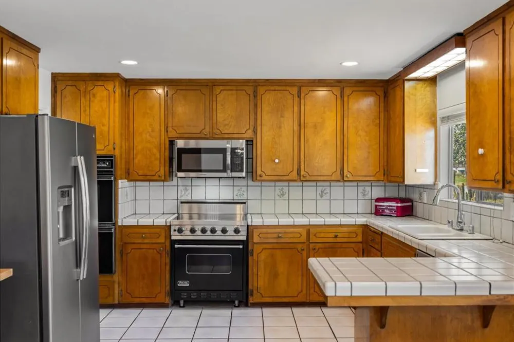 20091 Portola Drive Salinas, CA 93908