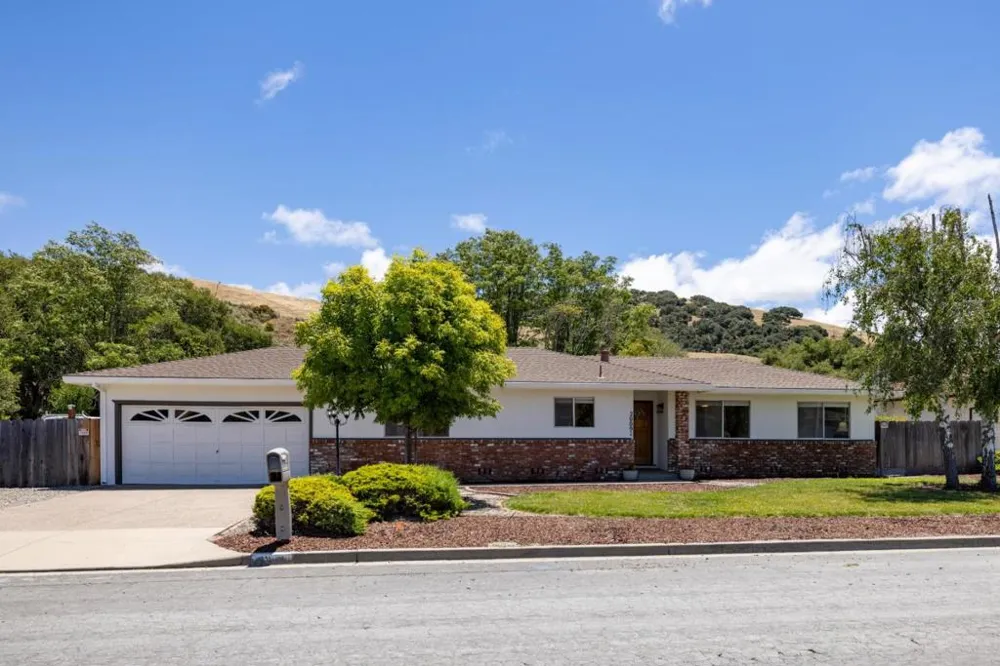 20091 Portola Drive Salinas, CA 93908