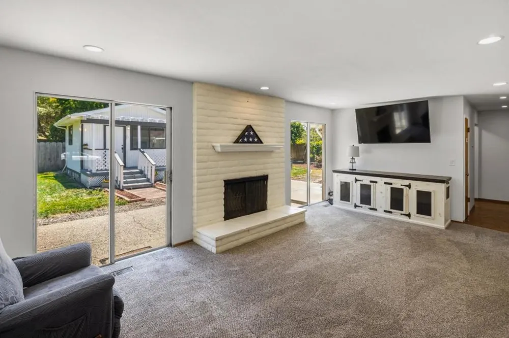 20091 Portola Drive Salinas, CA 93908