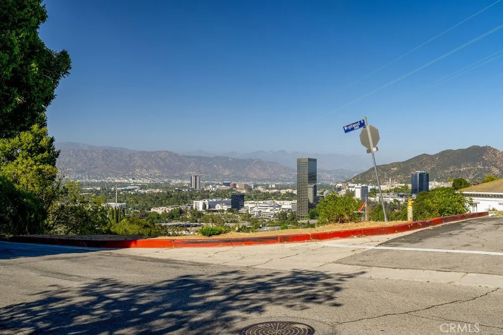 3400 Wrightwood Drive Studio City, CA 91604