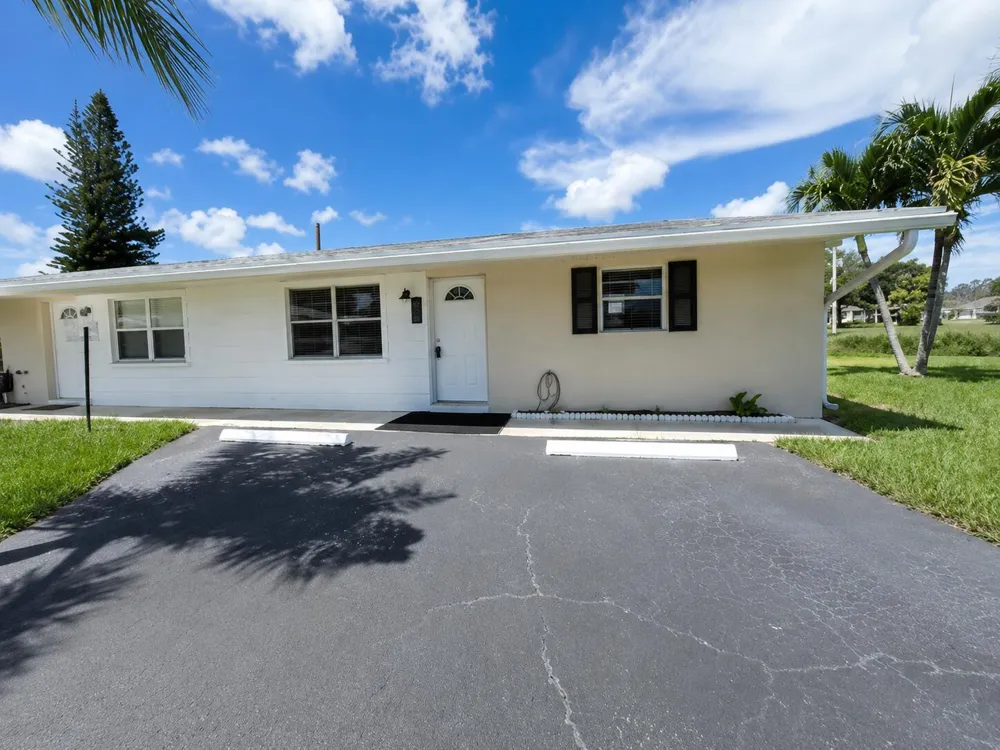 2821 Duke Lane Delray Beach, FL 33445