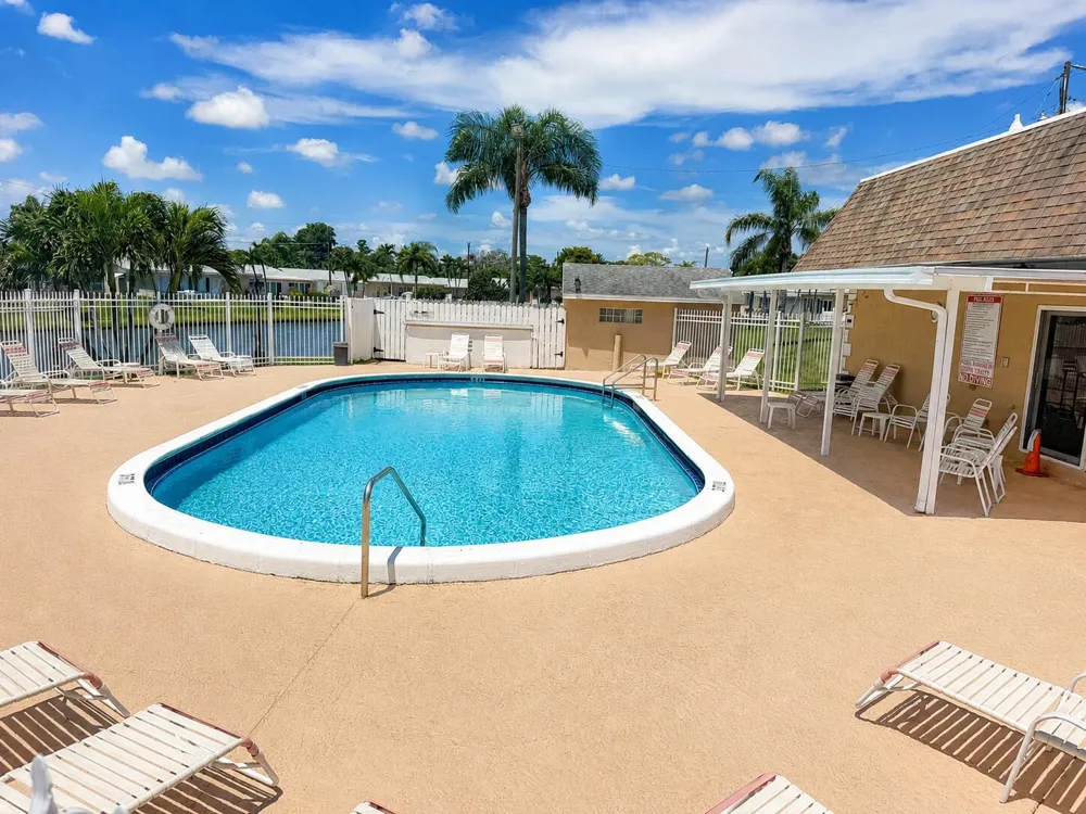 2821 Duke Lane Delray Beach, FL 33445