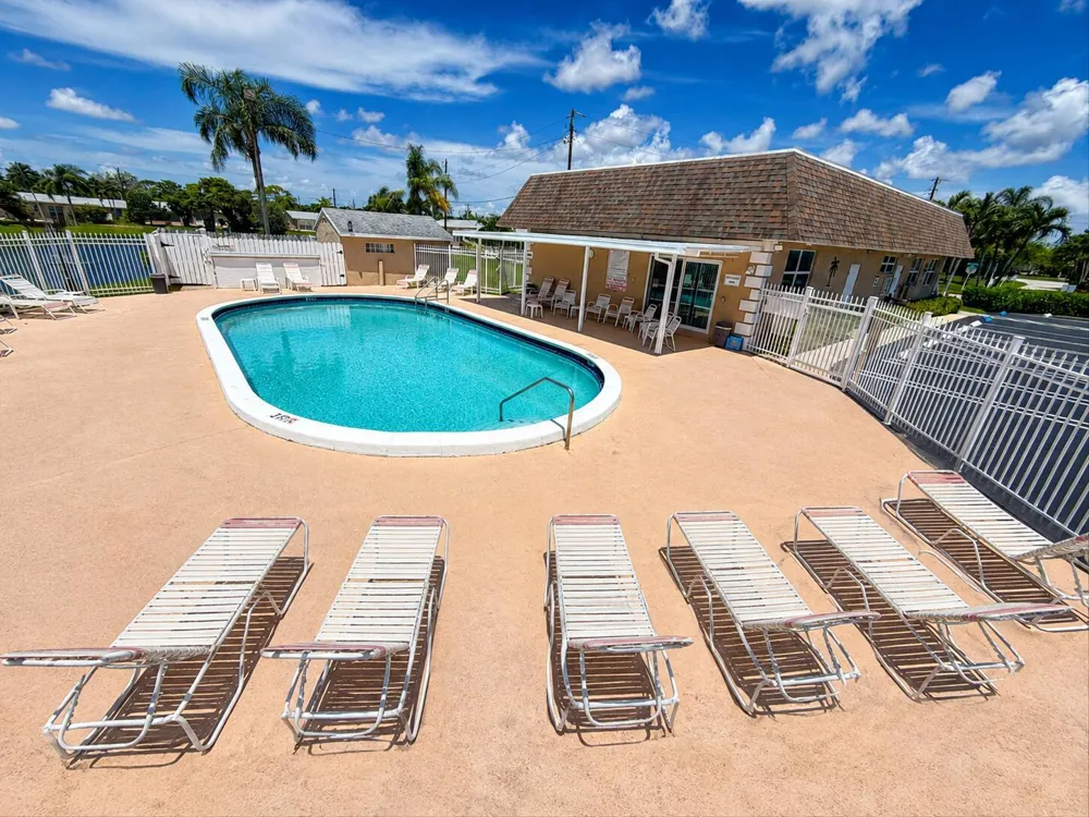 2821 Duke Lane Delray Beach, FL 33445