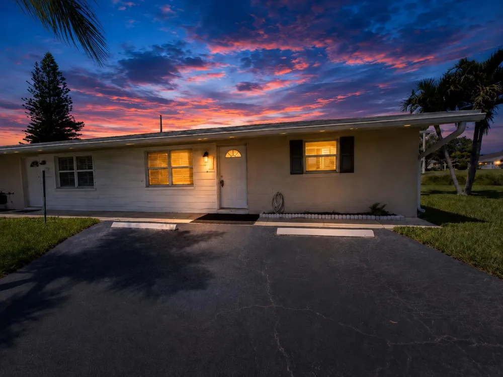 2821 Duke Lane Delray Beach, FL 33445