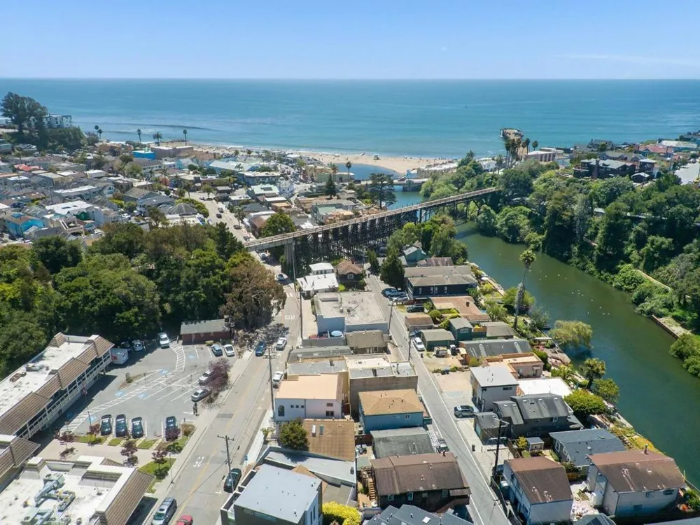 413 Capitola Avenue Capitola, CA 95010