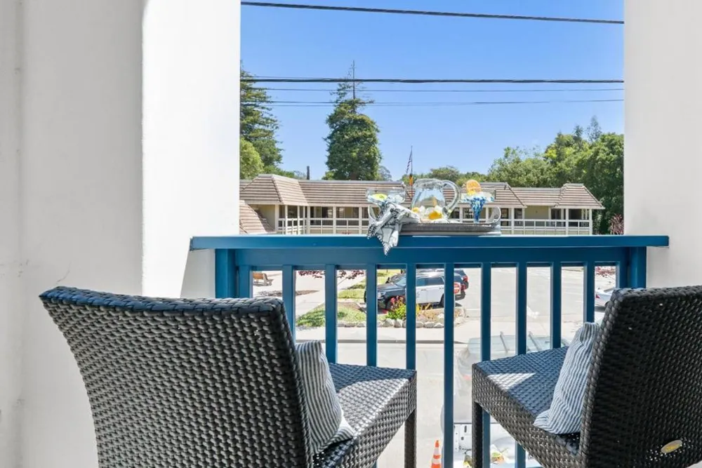 413 Capitola Avenue Capitola, CA 95010