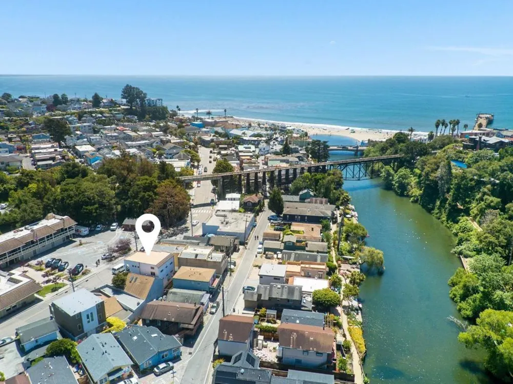 413 Capitola Avenue Capitola, CA 95010