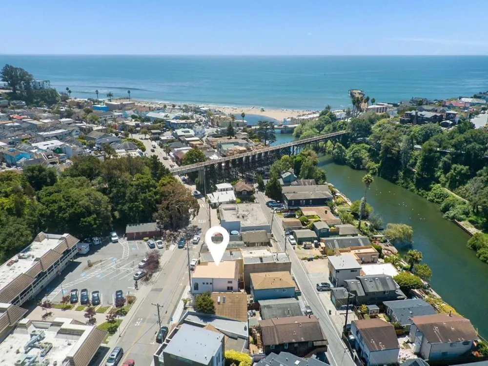 413 Capitola Avenue Capitola, CA 95010
