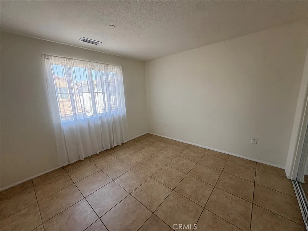 9382 Phoenix Pacoima, CA 91331