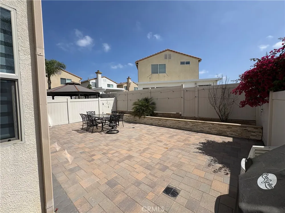 9382 Phoenix Pacoima, CA 91331