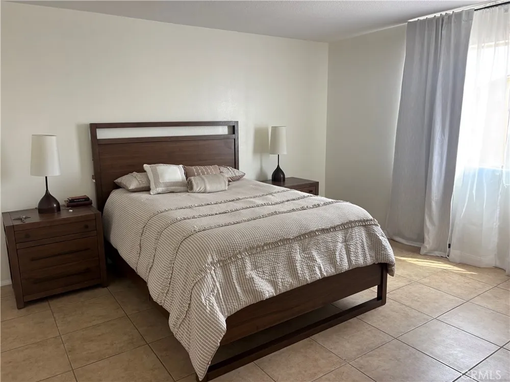 9382 Phoenix Pacoima, CA 91331