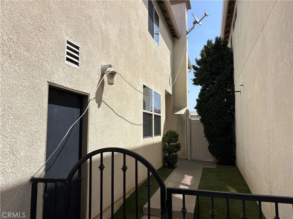 9382 Phoenix Pacoima, CA 91331
