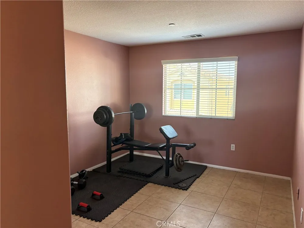 9382 Phoenix Pacoima, CA 91331