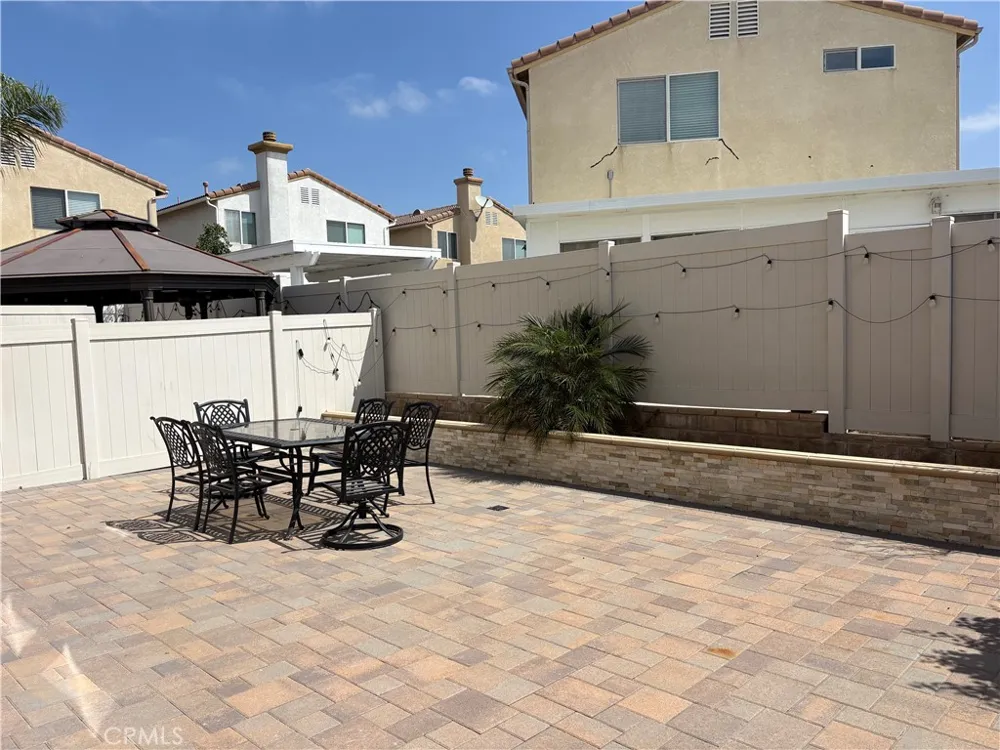 9382 Phoenix Pacoima, CA 91331