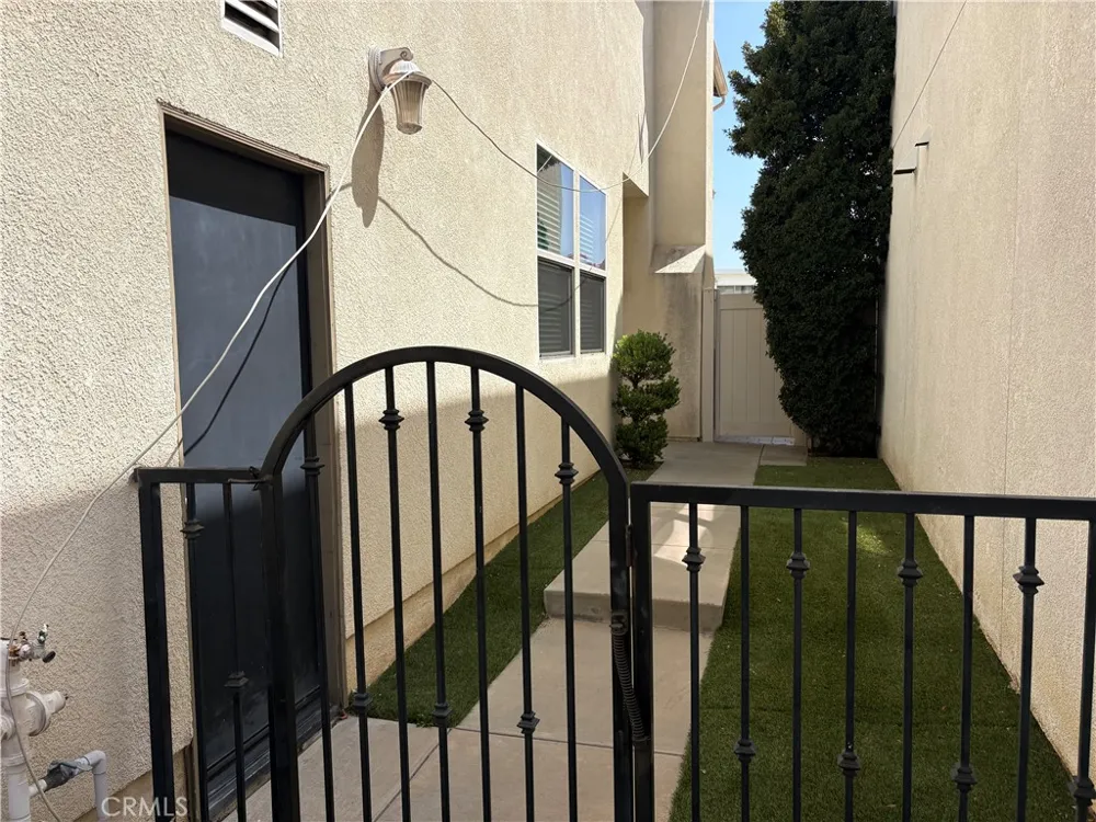 9382 Phoenix Pacoima, CA 91331