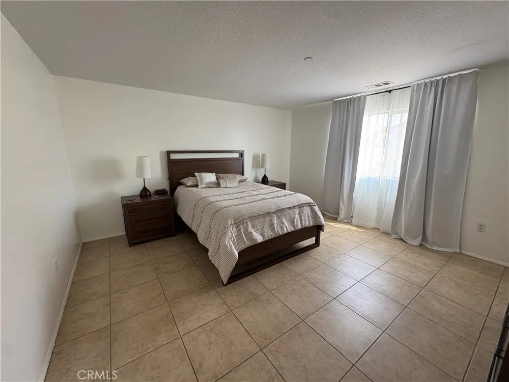 9382 Phoenix Pacoima, CA 91331