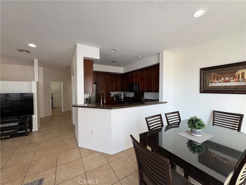 9382 Phoenix Pacoima, CA 91331