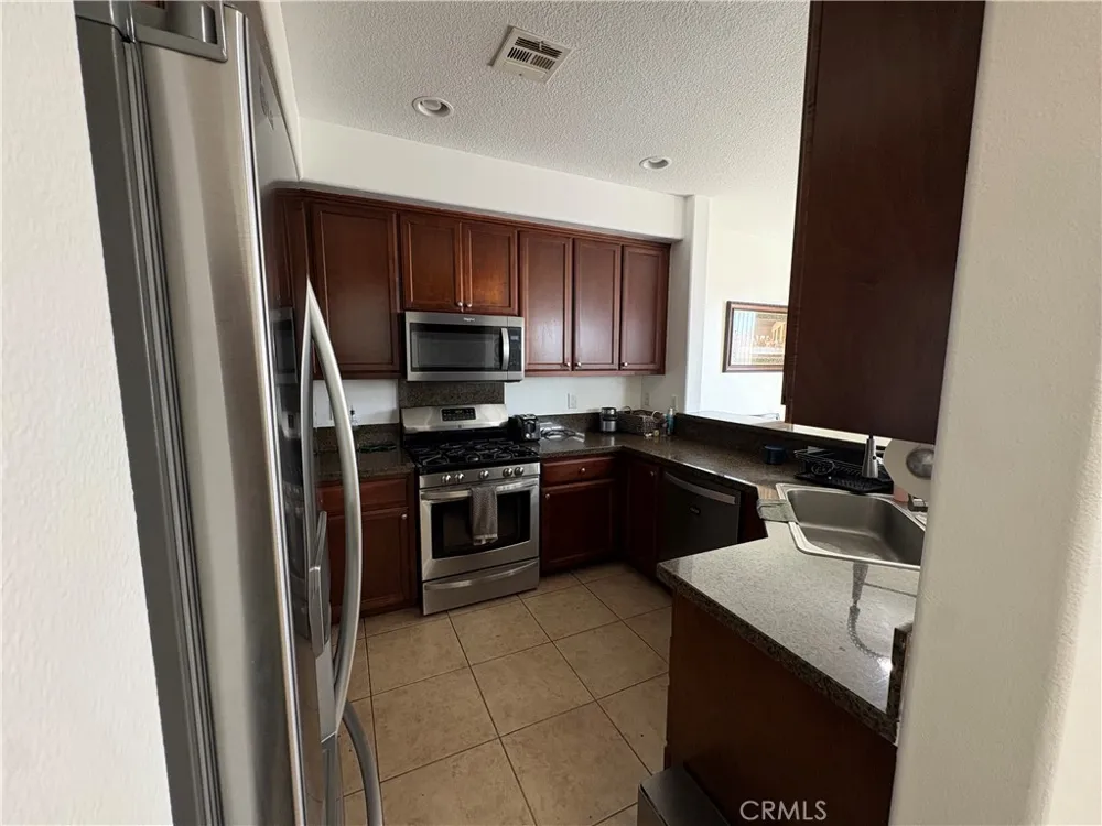 9382 Phoenix Pacoima, CA 91331