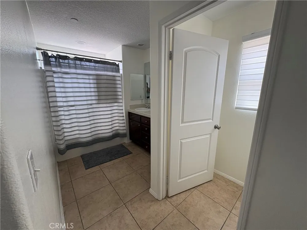 9382 Phoenix Pacoima, CA 91331