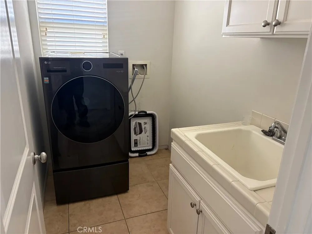 9382 Phoenix Pacoima, CA 91331