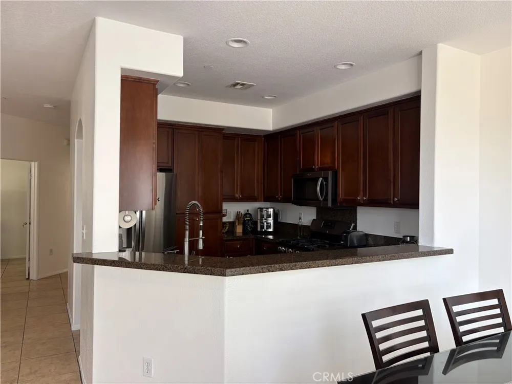 9382 Phoenix Pacoima, CA 91331