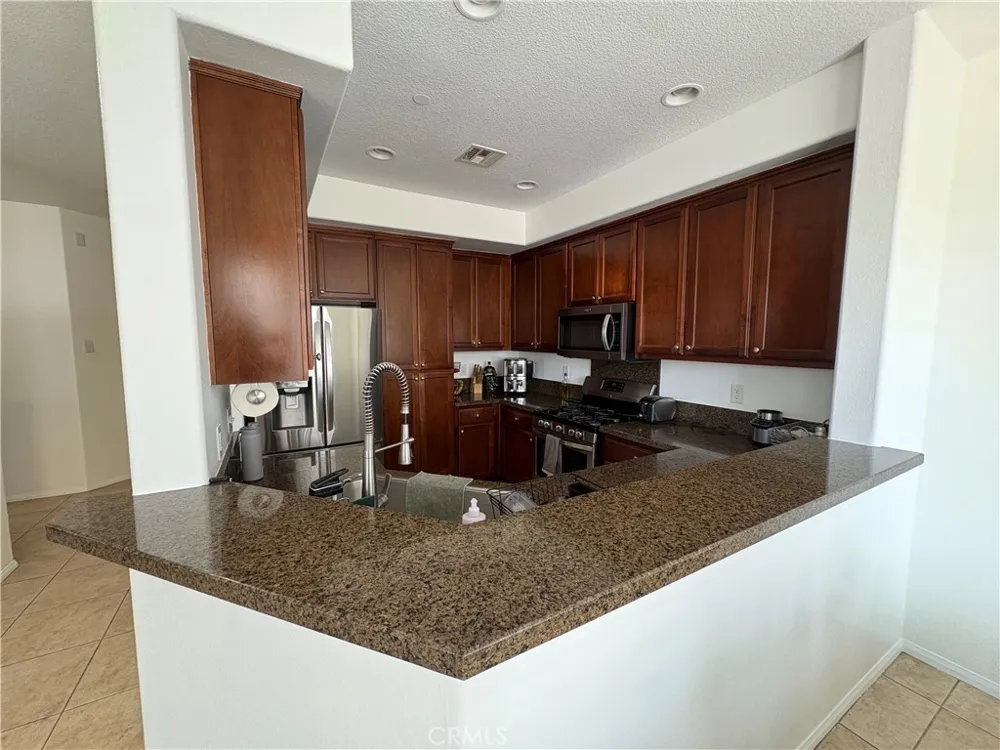 9382 Phoenix Pacoima, CA 91331