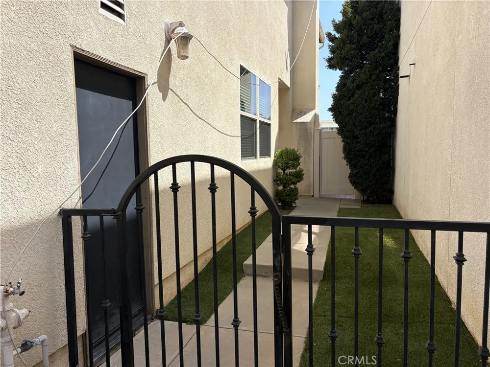 9382 Phoenix Pacoima, CA 91331