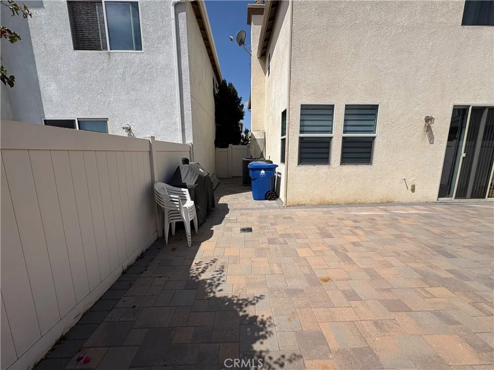 9382 Phoenix Pacoima, CA 91331