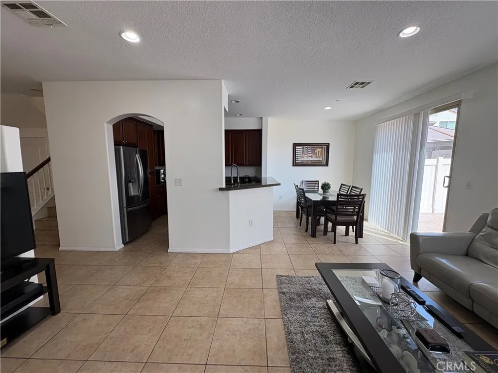 9382 Phoenix Pacoima, CA 91331