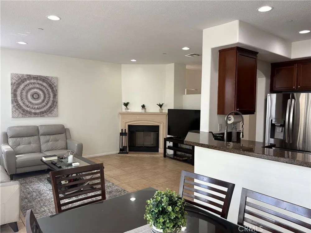 9382 Phoenix Pacoima, CA 91331