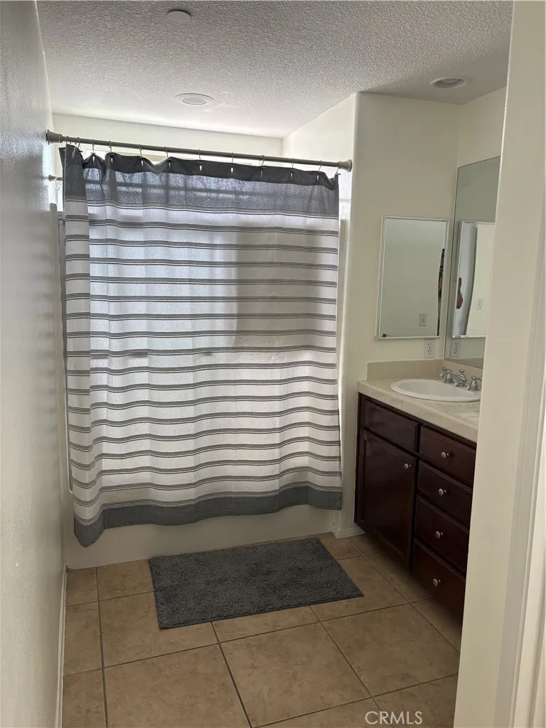 9382 Phoenix Pacoima, CA 91331