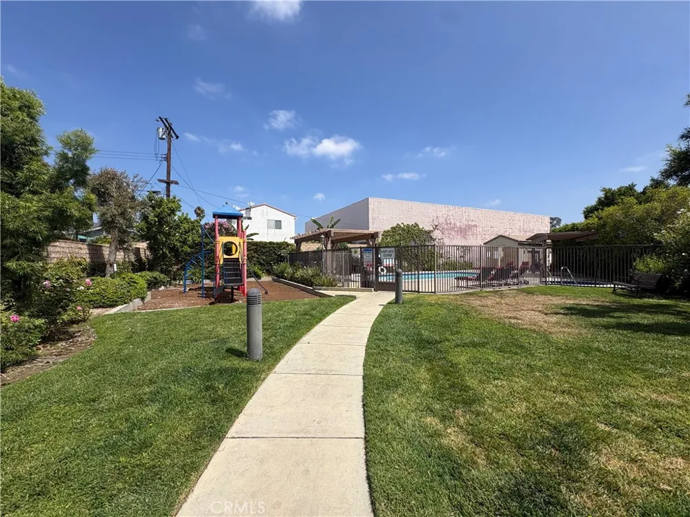 9382 Phoenix Pacoima, CA 91331