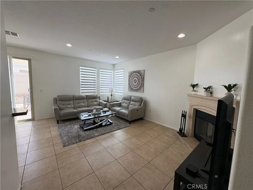 9382 Phoenix Pacoima, CA 91331