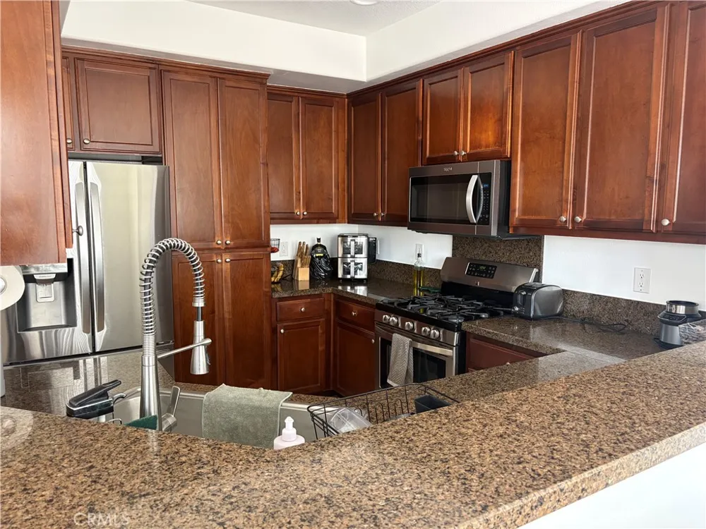 9382 Phoenix Pacoima, CA 91331