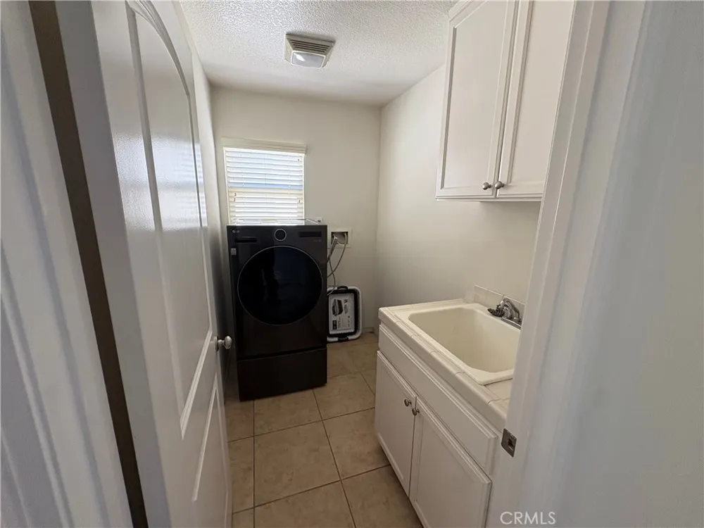 9382 Phoenix Pacoima, CA 91331
