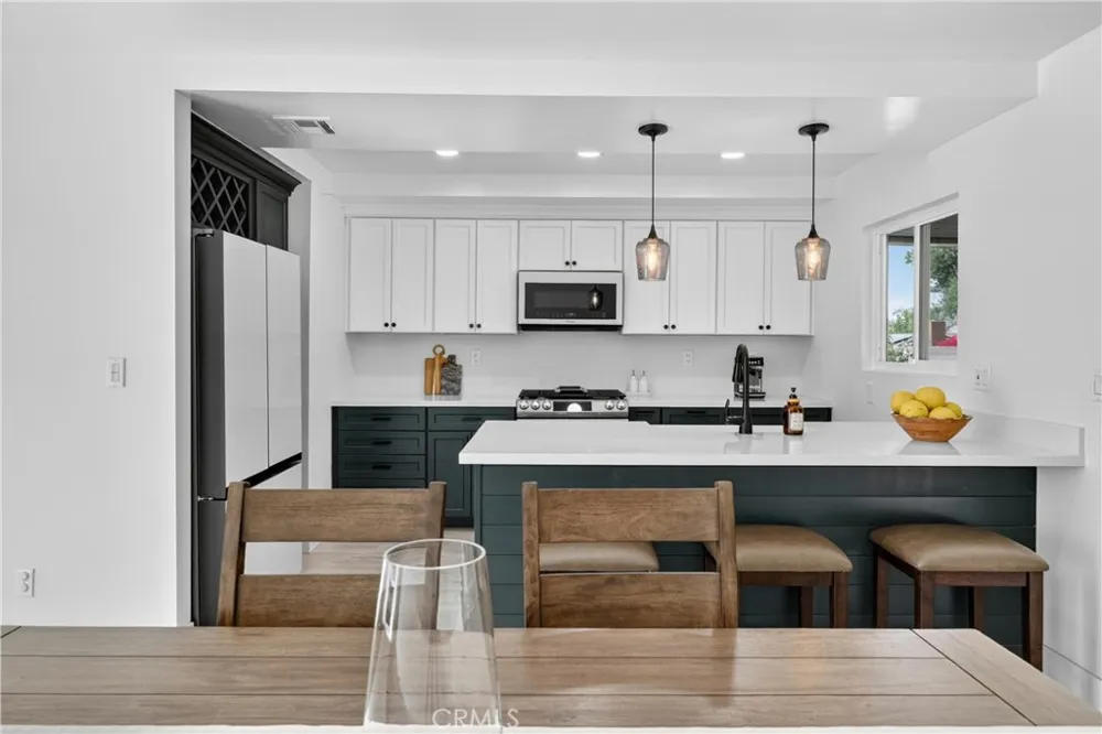 587 Sycamore Avenue Claremont, CA 91711