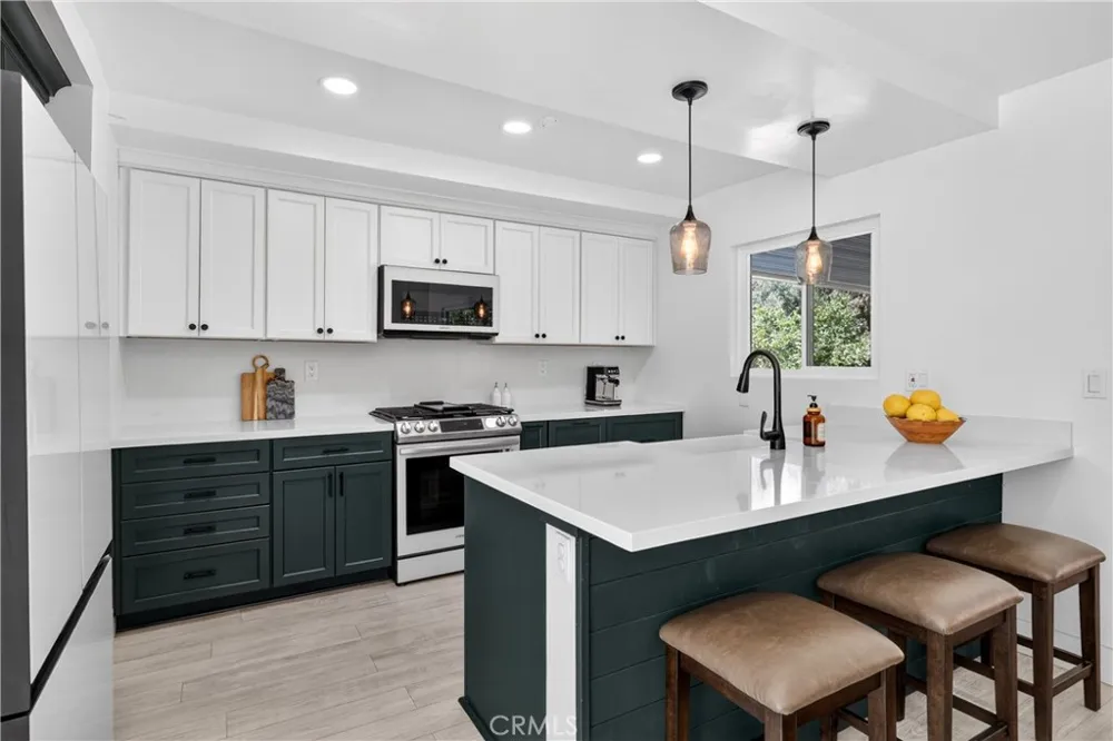 587 Sycamore Avenue Claremont, CA 91711