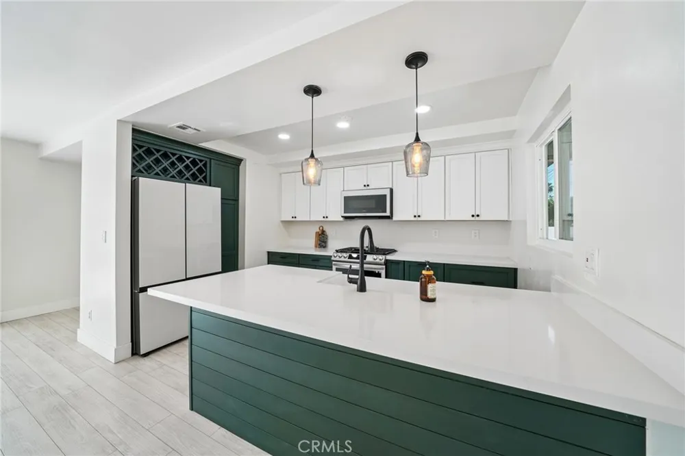 587 Sycamore Avenue Claremont, CA 91711
