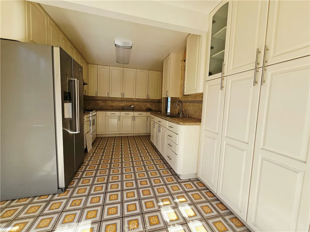 186 5th Avenue Monrovia, CA 91016