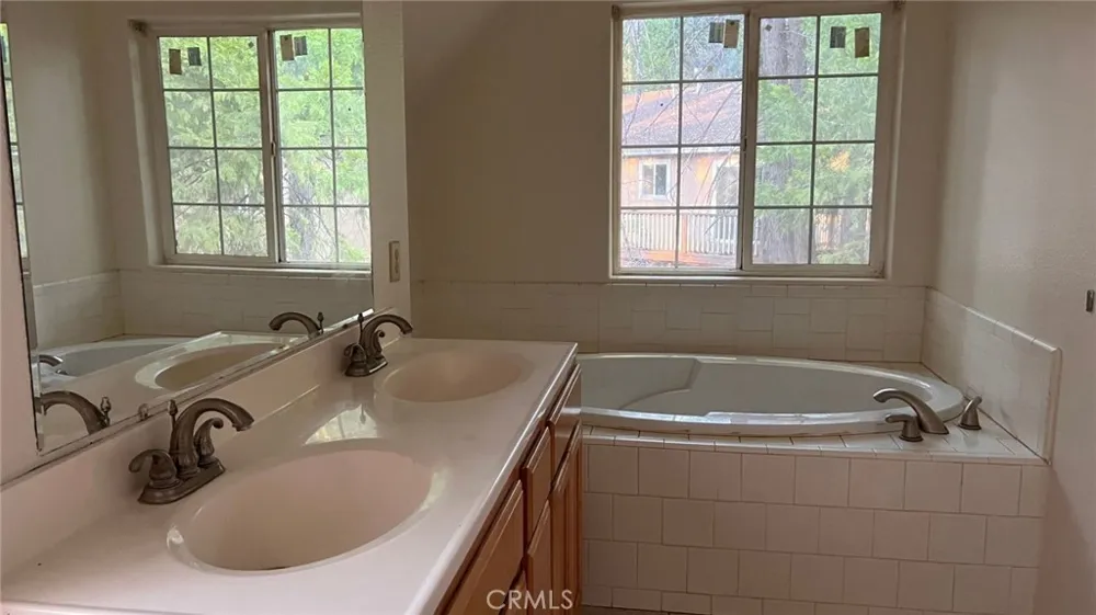 14385 Holmwood Magalia, CA 95954