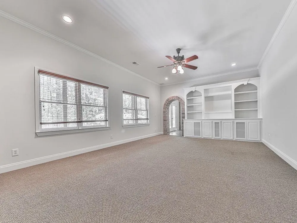 5037 Towne Lake Hills North Woodstock, GA 30189