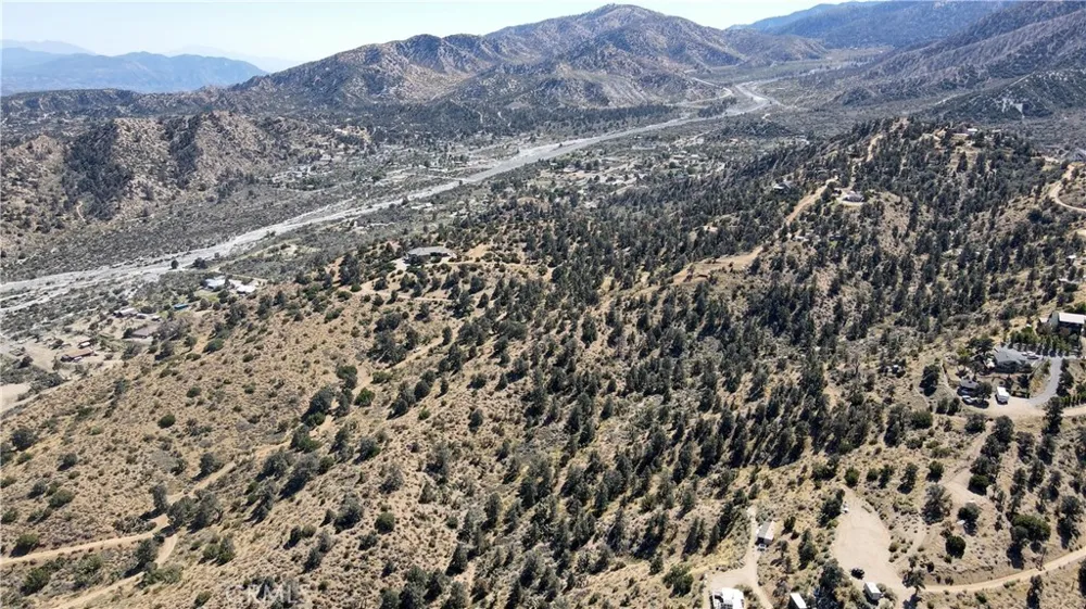 7958 HomeRidge Drive Pinon Hills, CA 92372