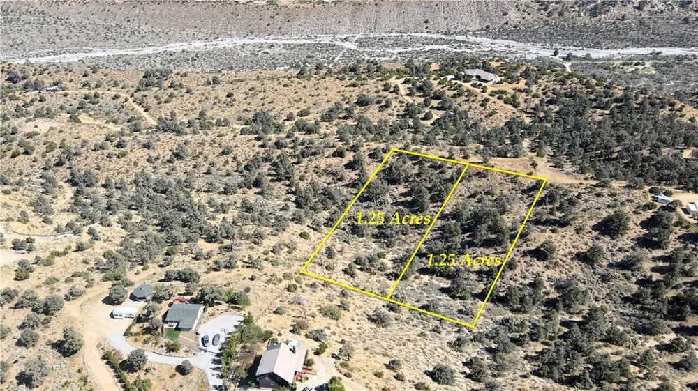 7958 HomeRidge Drive Pinon Hills, CA 92372