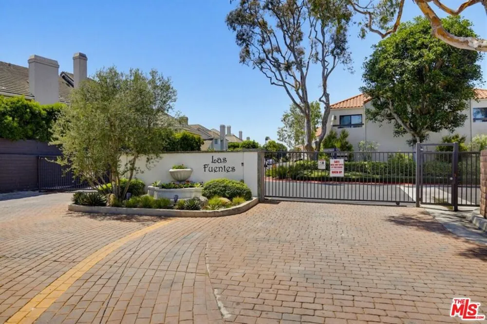 4225 Andros Circle Huntington Beach, CA 92649