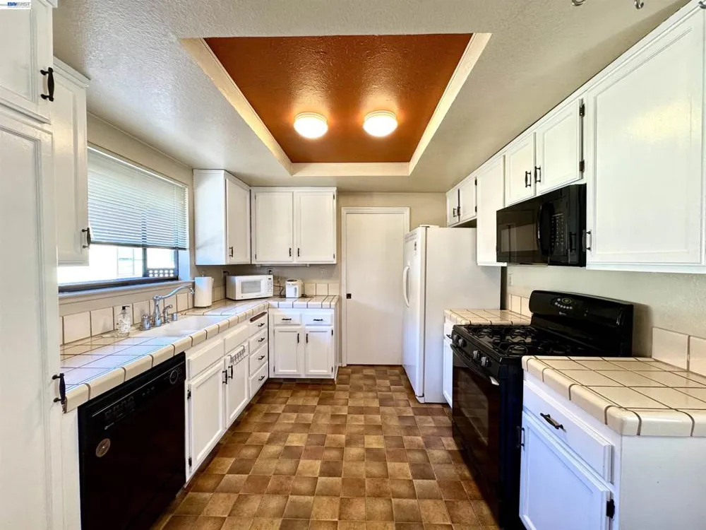 14382 Outrigger Dr San Leandro, CA 94577