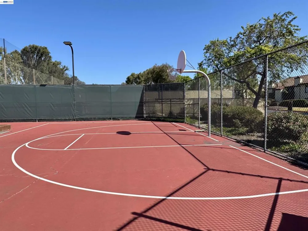 14382 Outrigger Dr San Leandro, CA 94577