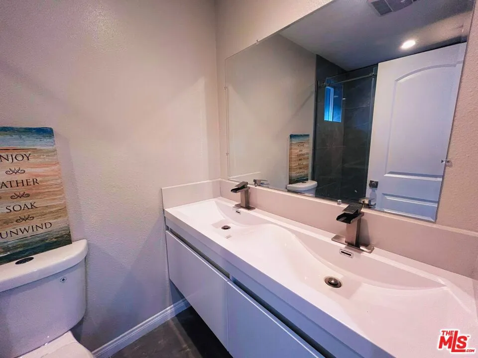 1109 Chester Avenue Inglewood, CA 90302