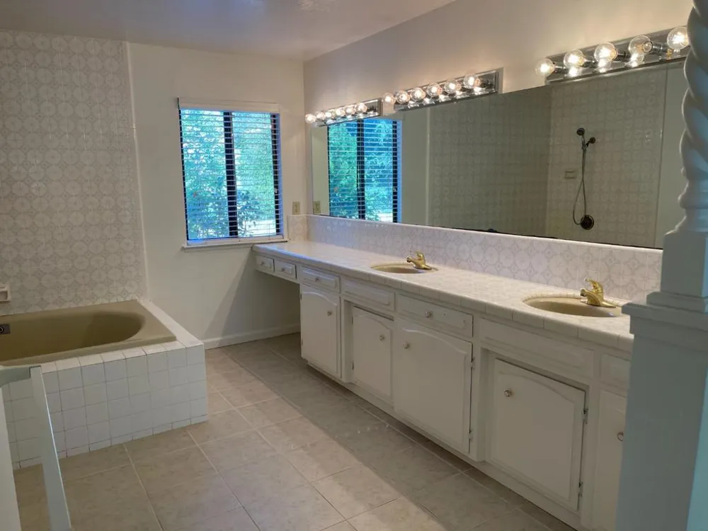 60 Franks Drive Hollister, CA 95023