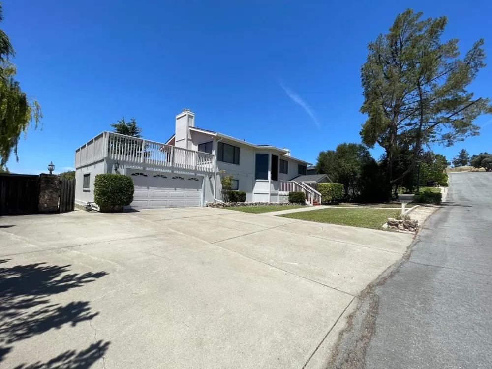 60 Franks Drive Hollister, CA 95023